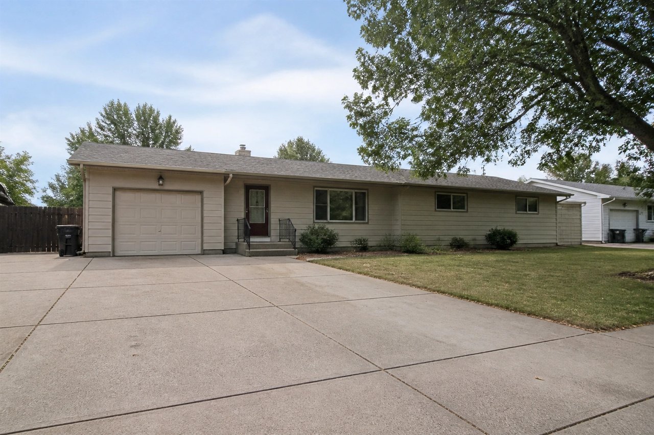 Plain dated single-story house before AI redesign
