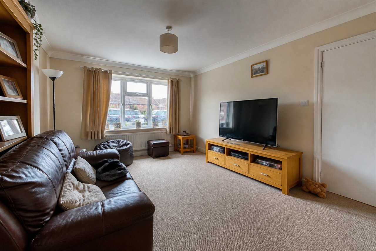 Plain living room before AI redesign